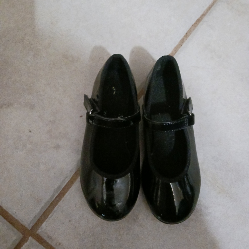 Tap dance shoes